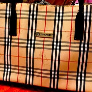 Beautiful Burberry shoulder bag new